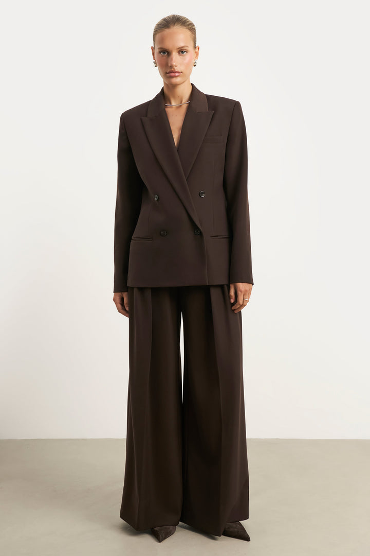 Šako s niskim strukom i dvostrukim kopčanjem - Čokolada