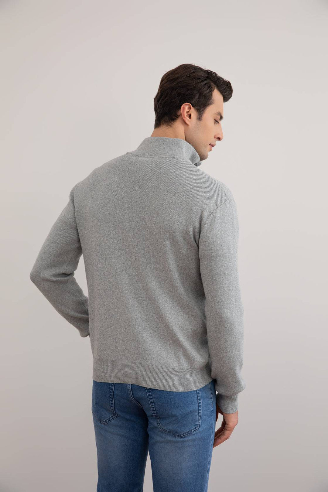 Sivi melange pulover s polu-zatvaračem