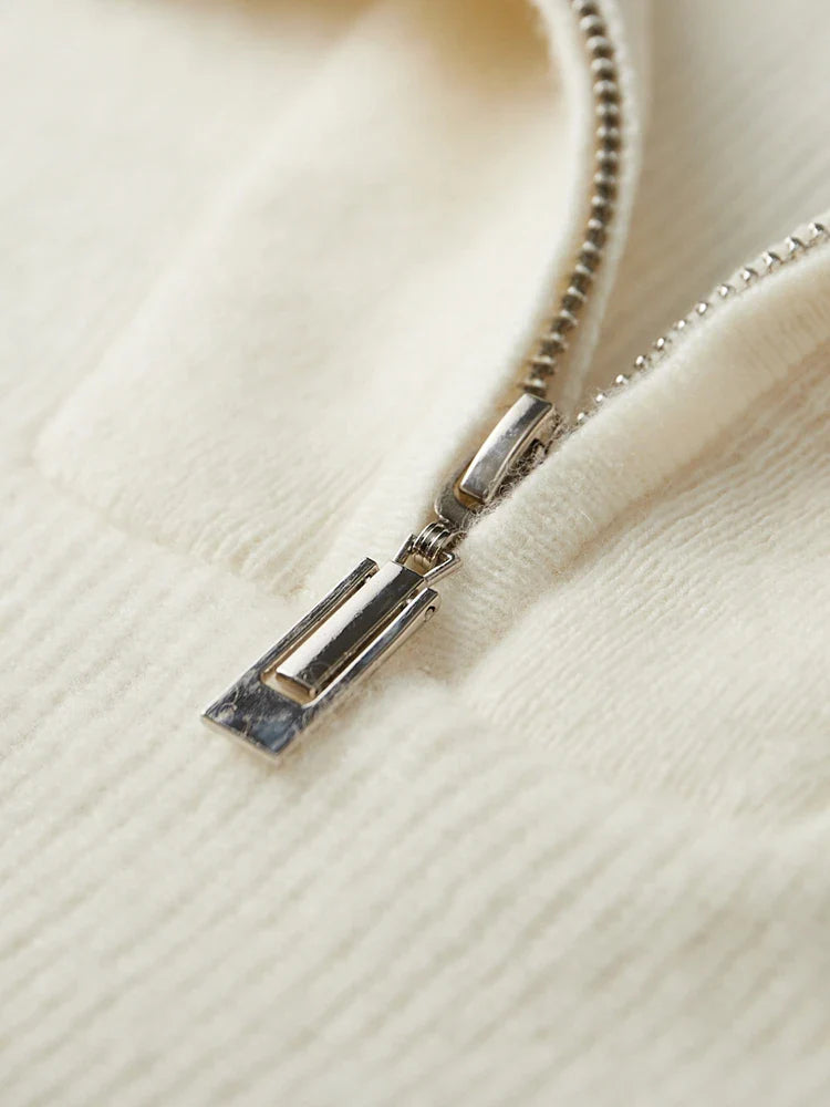 100% KAŠMIRSKI PULVER S POLU-ZIPOM