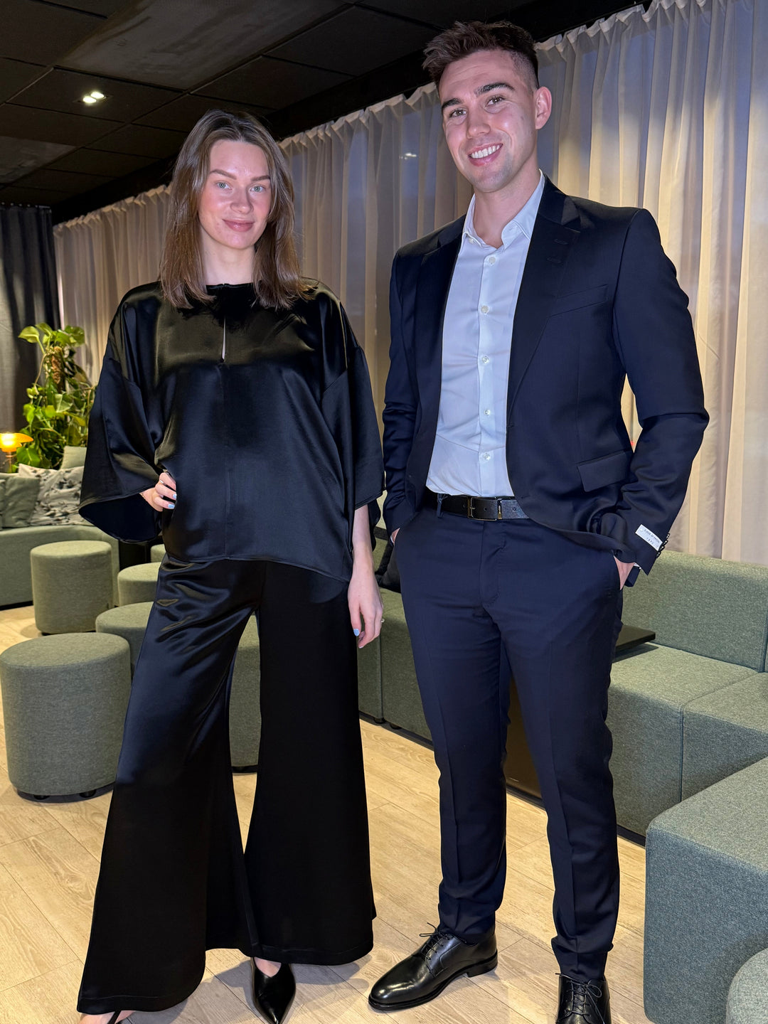 TENUTA HLAČE TAMNO PLAVE