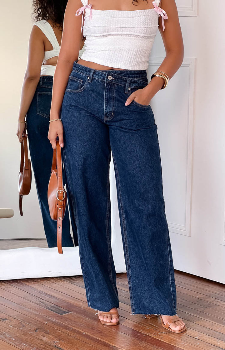 Kansis Tamnoplave Nejednako Strukirane Traperice