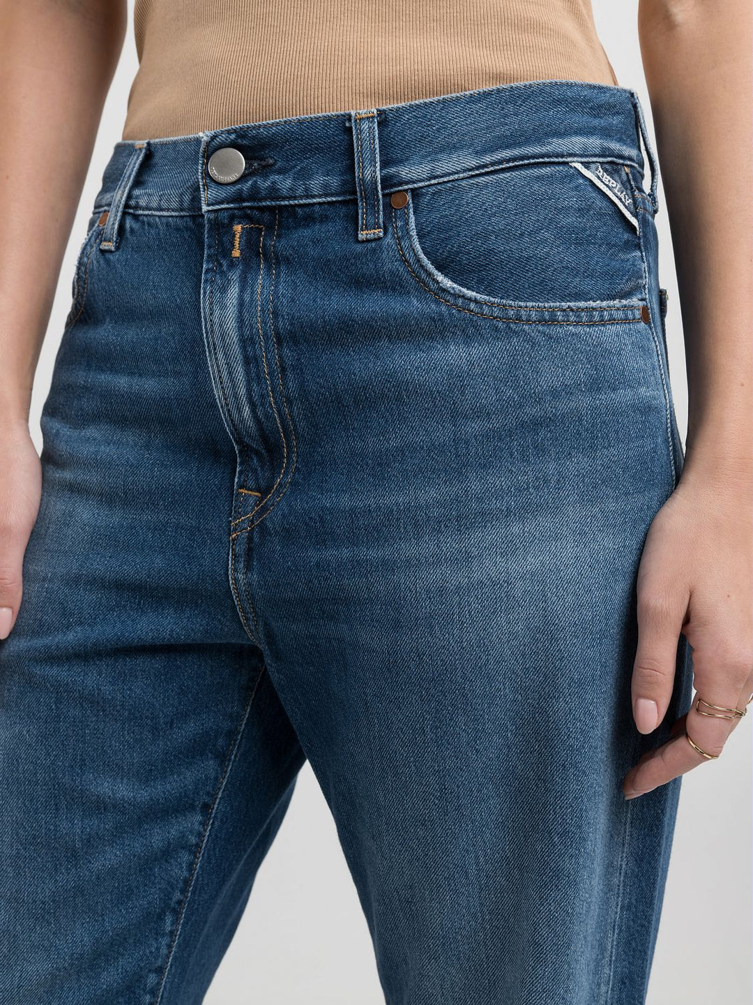 BECKA TRAPERICE KRAJENE ČIZME SA SVETLOM