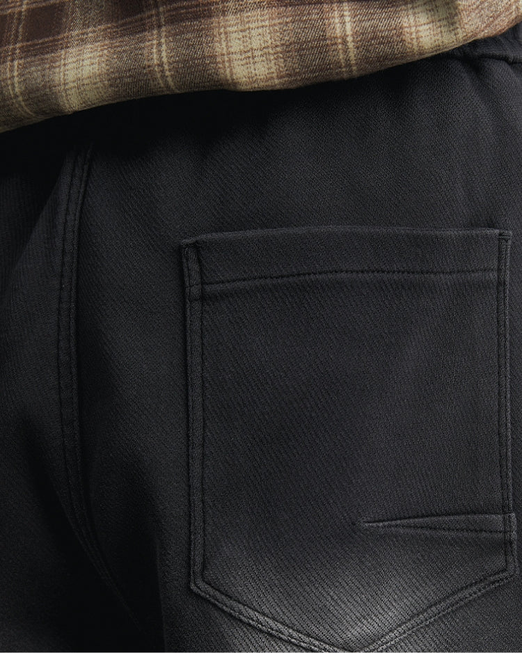 Crne oprane hlače ravnog kroja s elastičnim pojasom i vezicama